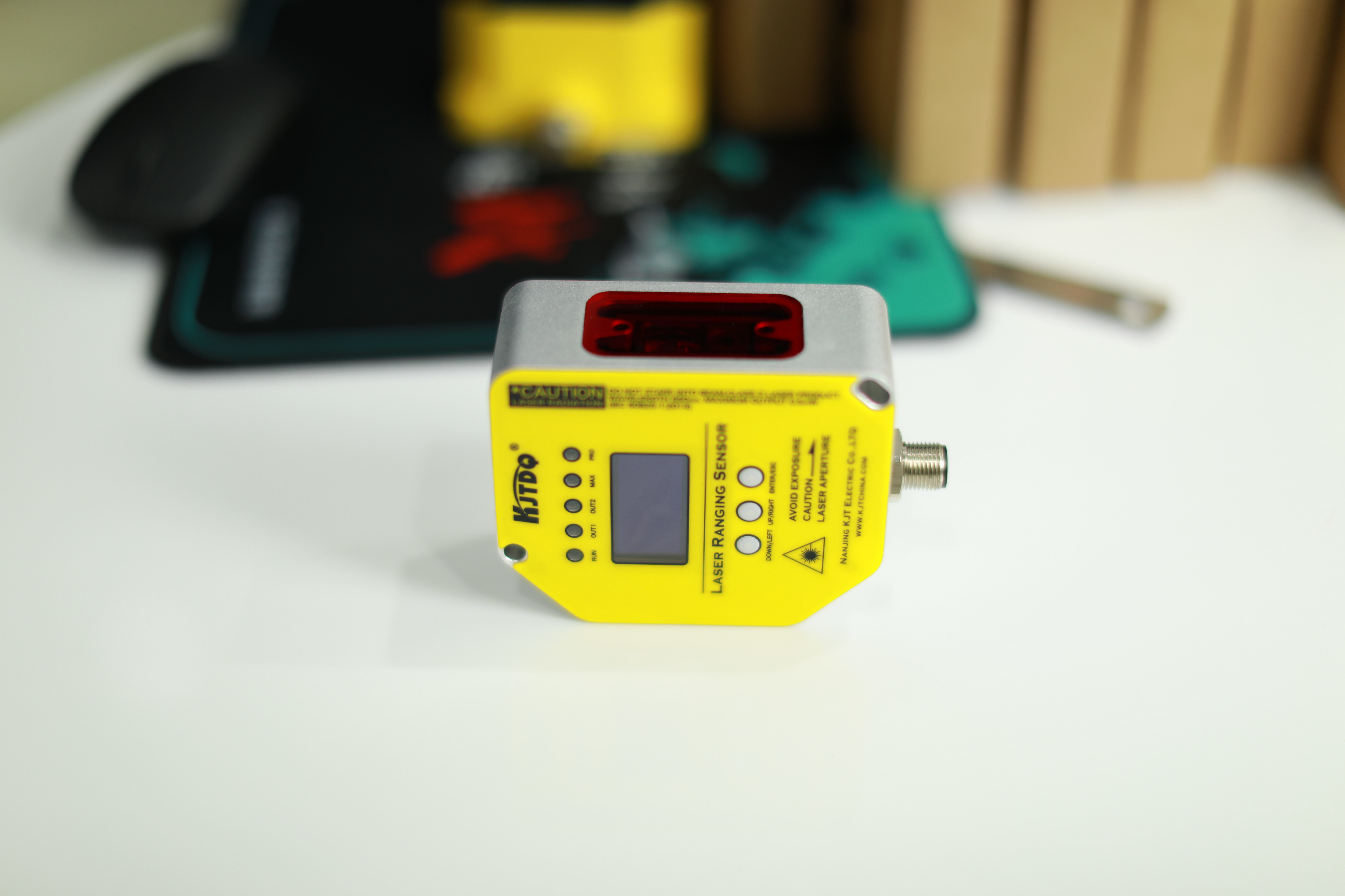 What factors are related to the accuracy difference of laser ranging sensors?